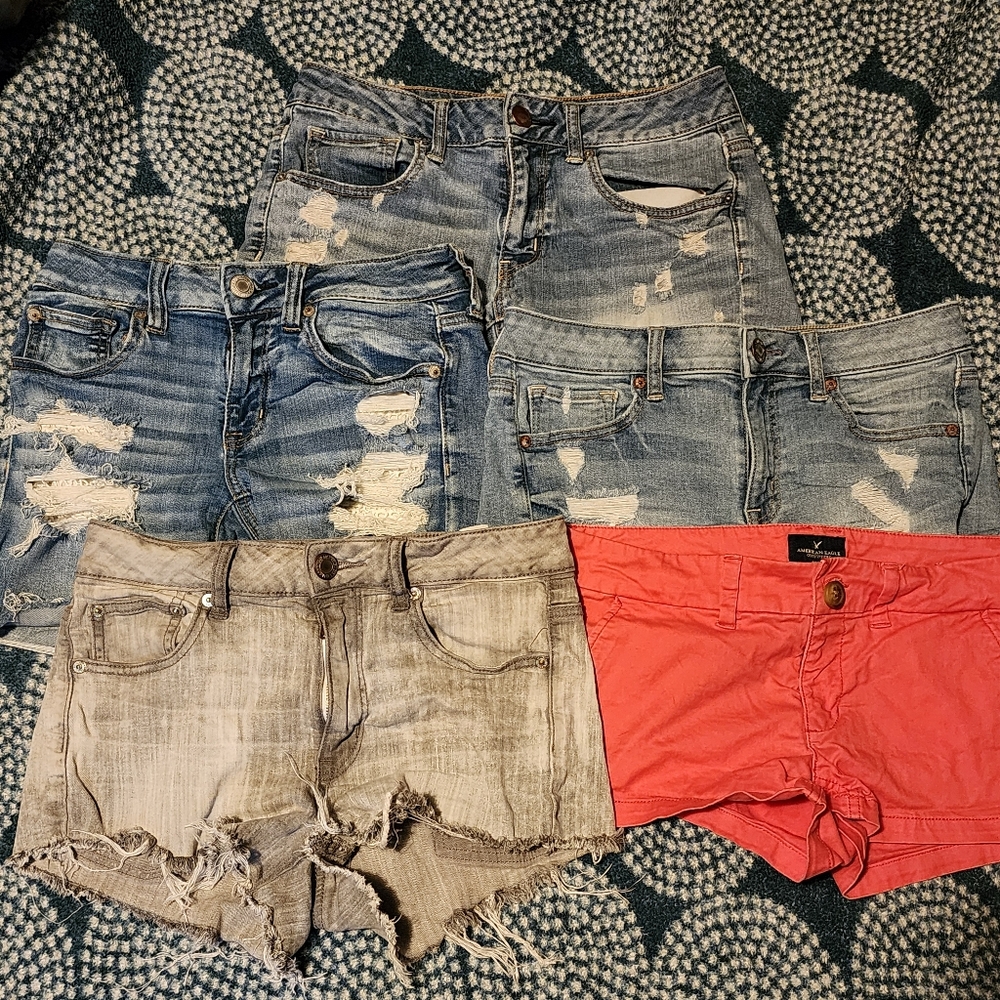 FIVE pairs of American Eagle shorts. Various lengths/styles. All size 6.
